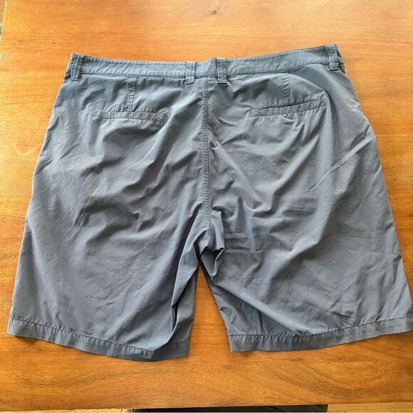 Travis Mathew Men’s Blue Grey Golf Shorts Size 40 - Picture 2 of 4